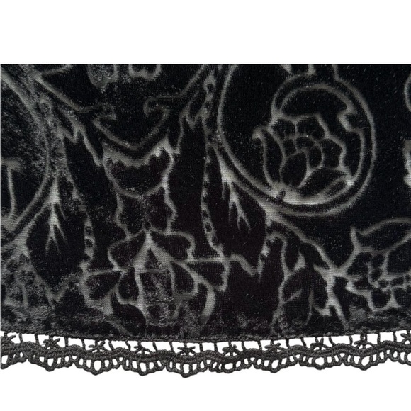 Knox Rose NWT Black Velvet Burnout Long Sleeve Ruffle Cuff Top Size Medium - Picture 10 of 11
